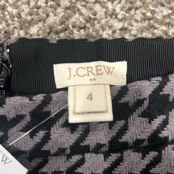 J CREW NWT houndstooth mini skirt. Never been worn. Perfect for fall/winter. - Picture 4 of 4